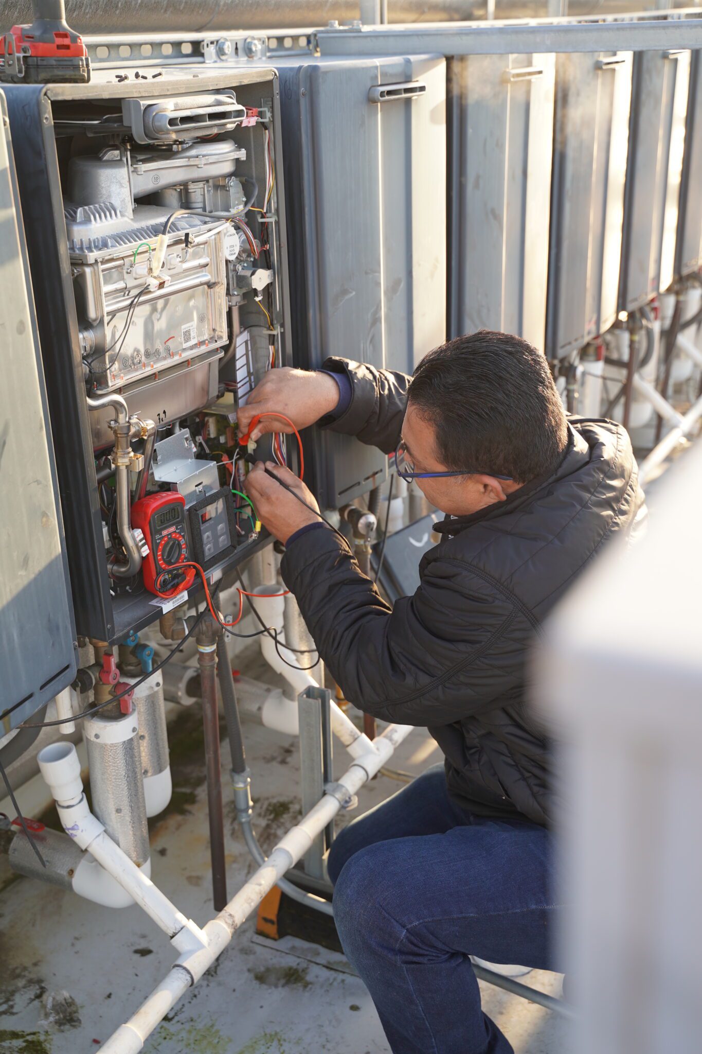 How Do Tankless Water Heaters Work? Ace Plumbing & Rooter