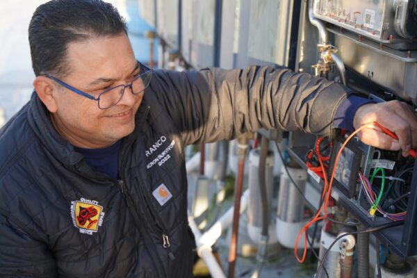 TanklessWaterHeatersSF How Tankless Water Heaters Work